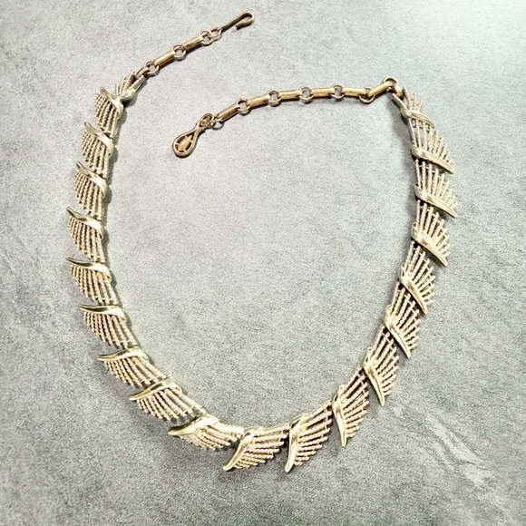 Coro Jewelry - Vintage Coro Light Gold Tone Wing Link Statement Necklace - Women Jewelry